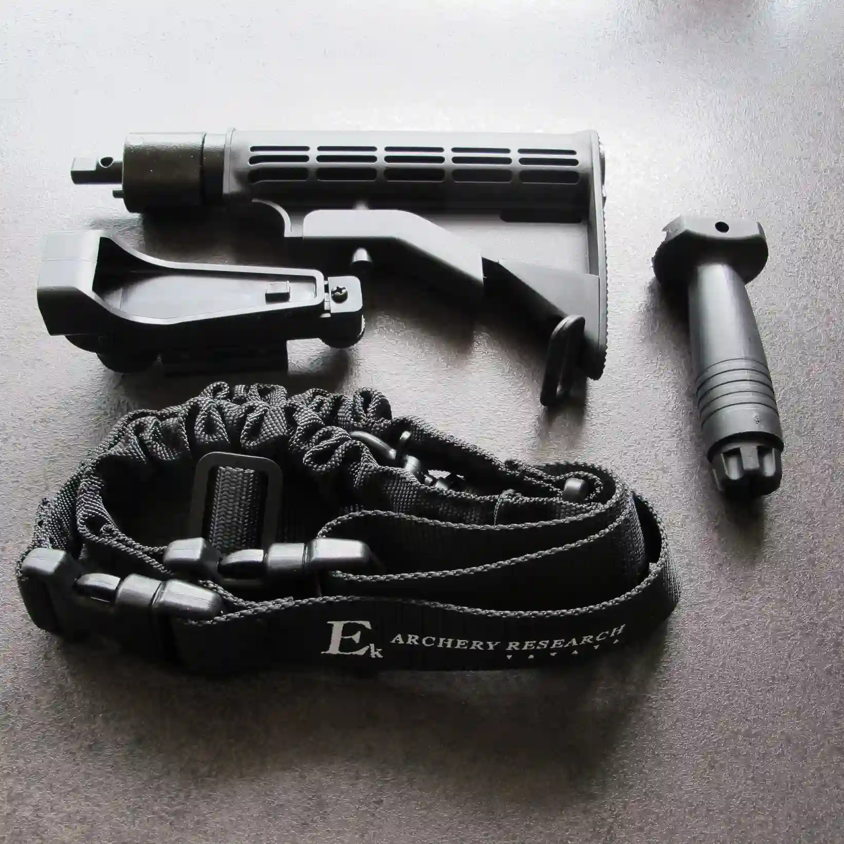 EK R9 Zubehör Set inkl. verstellbarem Schaft, Leuchtpunktvisier, Tragegurt und Pistolengriff